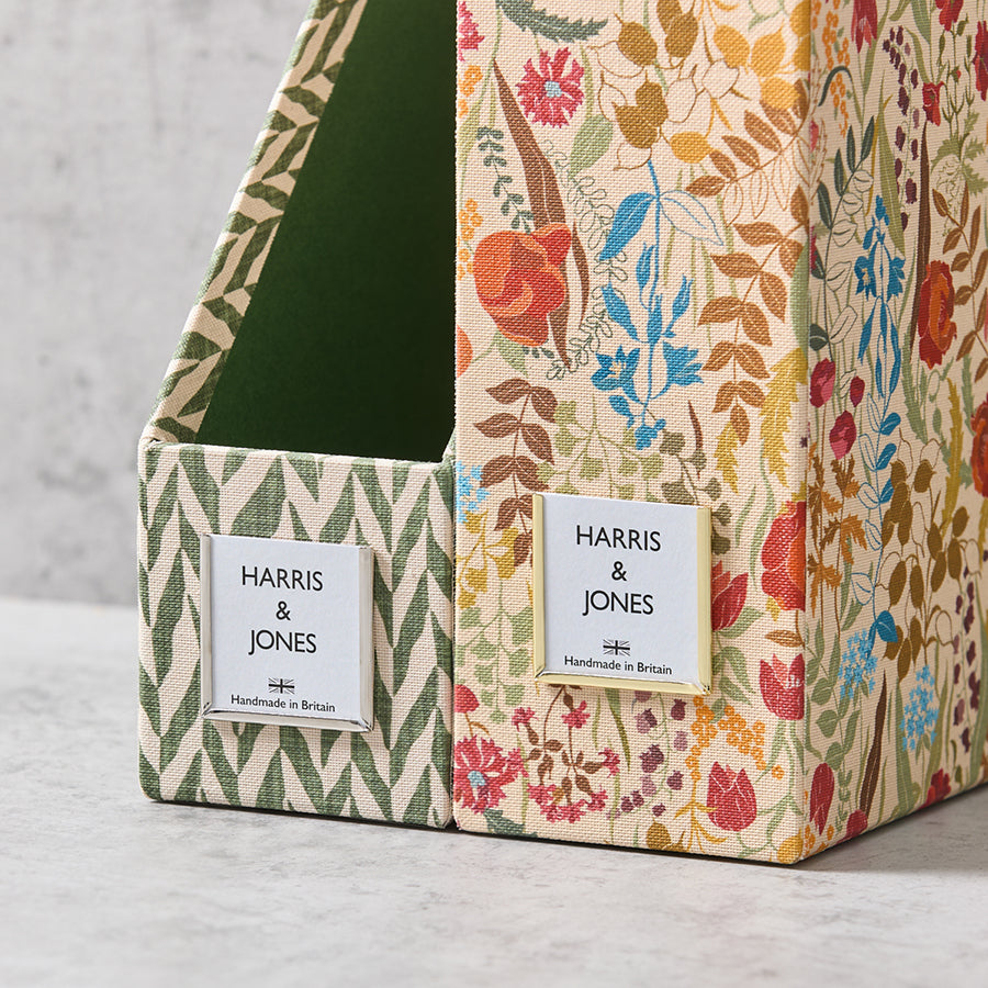 Card frames to front or back for easy referencing. 